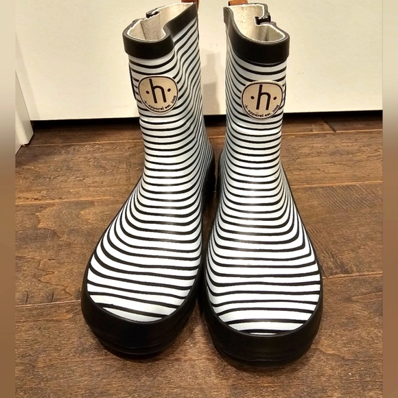 H Apparel Est. 2018 Girl's Rain Boots NWOT sz 4 - Picture 1 of 6